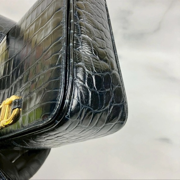 Salvatore Ferragamo Vintage Black
Crocodile Embossed Leather Bag
Gancini Italy - Picture 8 of 13